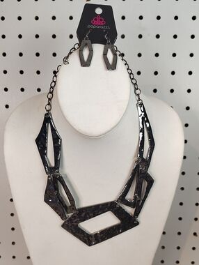 Paparazzi Gunmetal Geometric Link Necklace and Earrings Set